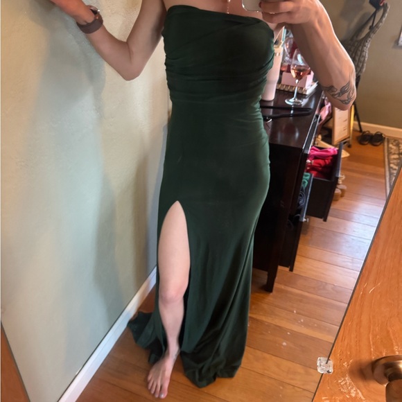 Dresses & Skirts - Elegant Green Strapless Dress